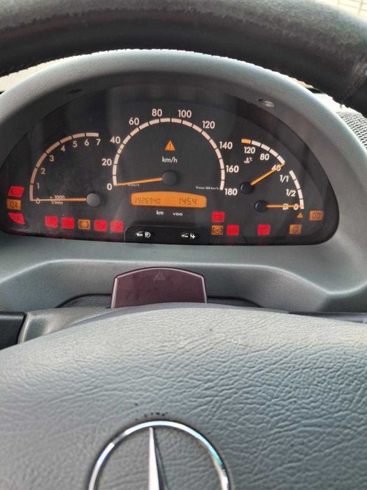 MERCEDES-BENZ  2002 — imagine 4