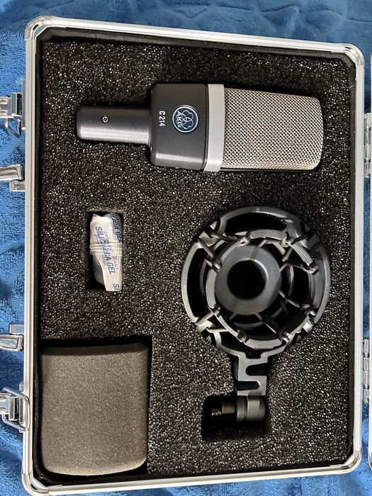 Студийный микрофон AKG C214