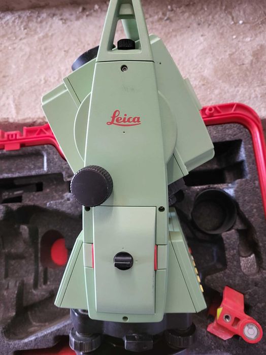 Тахеометр б/у Leica