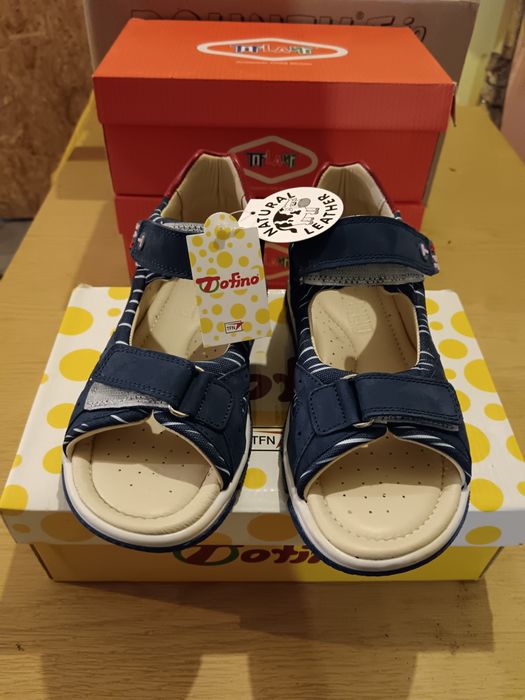 Продаю новые детские сандали.