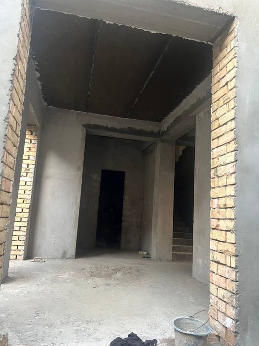 Uchtepa tumani katta qani mahallasida karobka uyimiz sotuvda