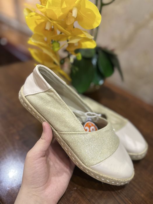 Yoz uchun qulay oyoq kiym