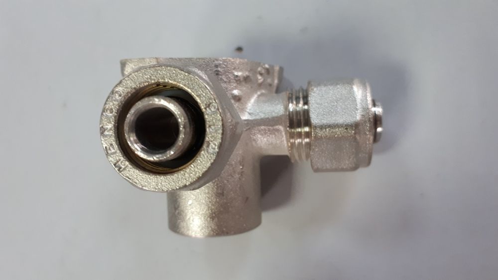 Cot conector cu talpa Pexal Henco (carcasa sanitara dubla)