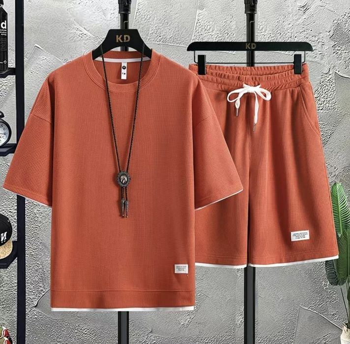 Продам комплект летней одежды