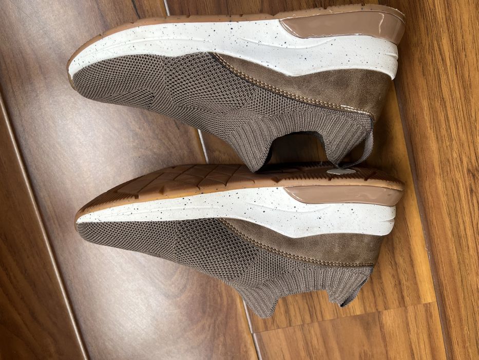 Продаюися кроссрвки. Размер 36