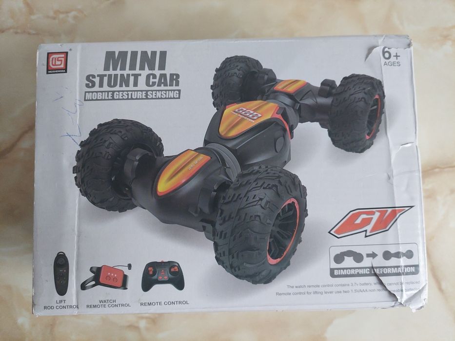 Vând mașinuță pe telecomandă FULL BOX la cutie //poze reale
