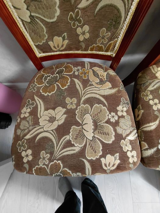 Продам стол чистое дерева и стулья