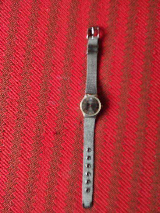 Ceas elegant de dama Christin Lars, cu afisaj analog. 
Are curea metal