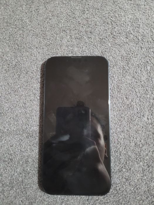 Телефон Айфон 13