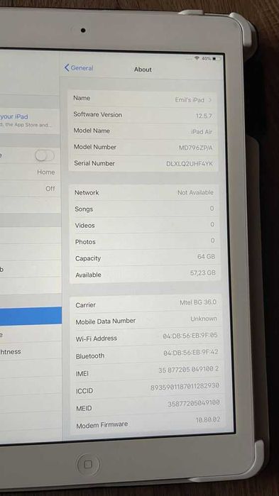 iPad Air + клавиатура + зарядно | работещ