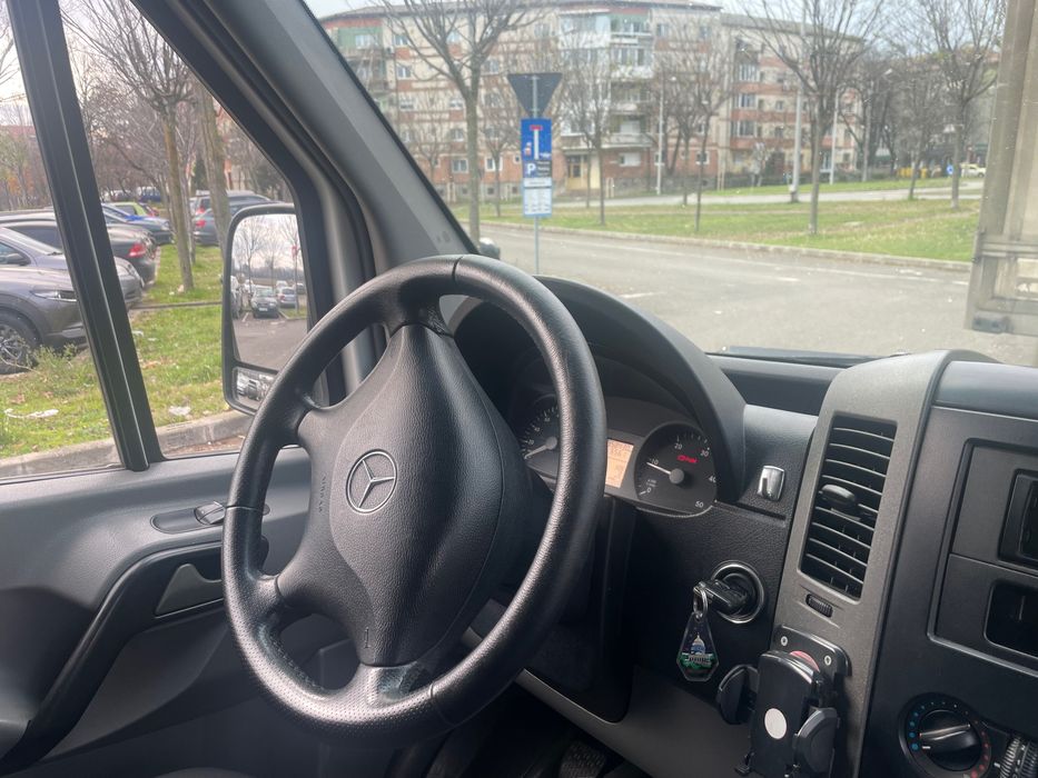 Vând autoutilitara Mercedes Sprinter