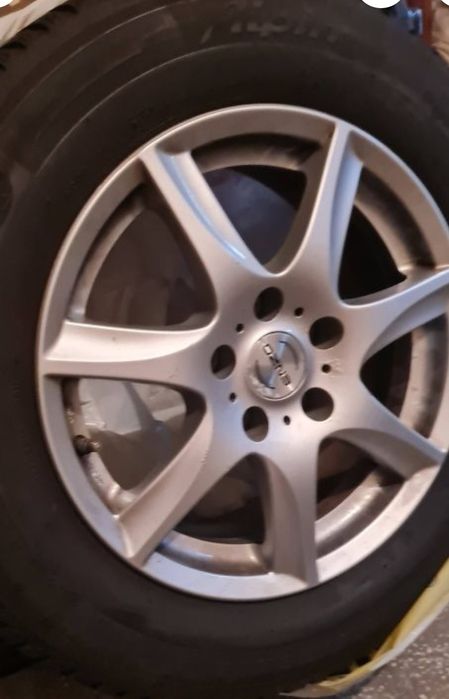 Set 4 jante Aliaj r16.  Foarte buna stare Anvelope iarna 215/65/16