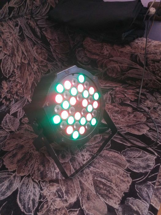 Vand Proiector RGBW 2X Par Led si un Disco Magic Ball