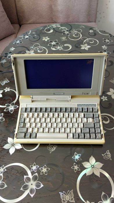 Ретро компютър Toshiba T1200
