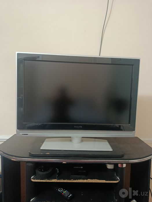 Подоётся PHILIPS телевизор
