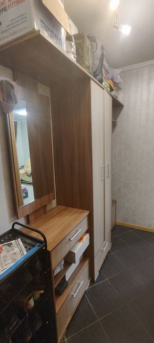 Продам прихожую с зеркалом