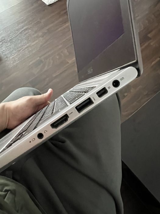 Se vinde laptop asus