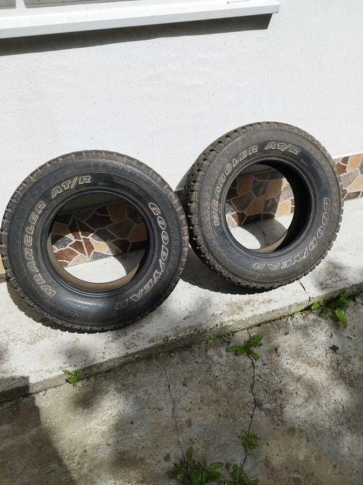 Vînd doua cauciucuri offrod,225/75/16.