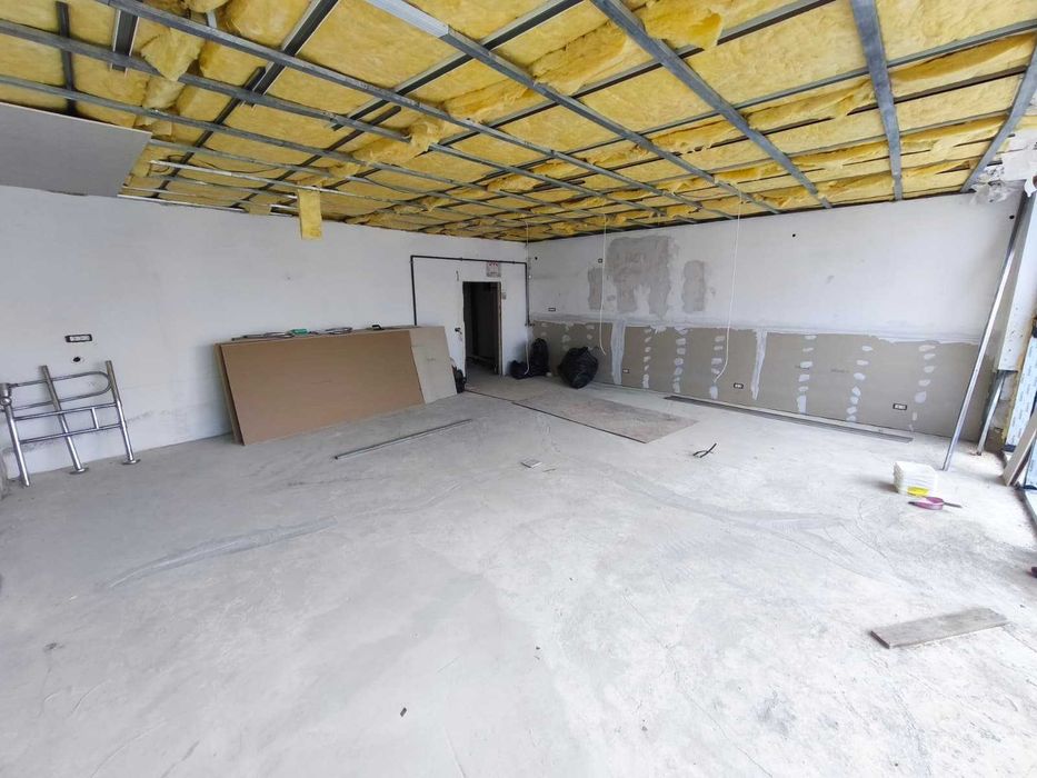 Închiriem spațiu comercial Oreavu