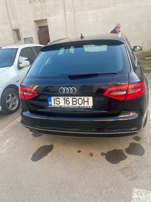 Mașina Audi A4 din 2015