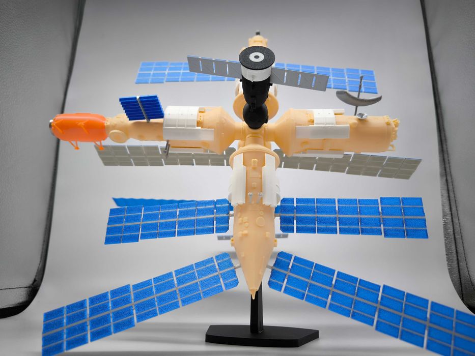 Мир, сборная модель космический станции