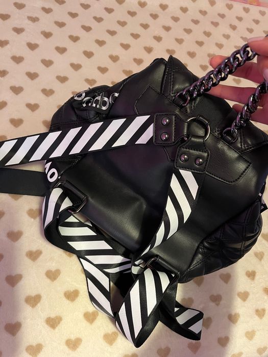 Дамска черна раница