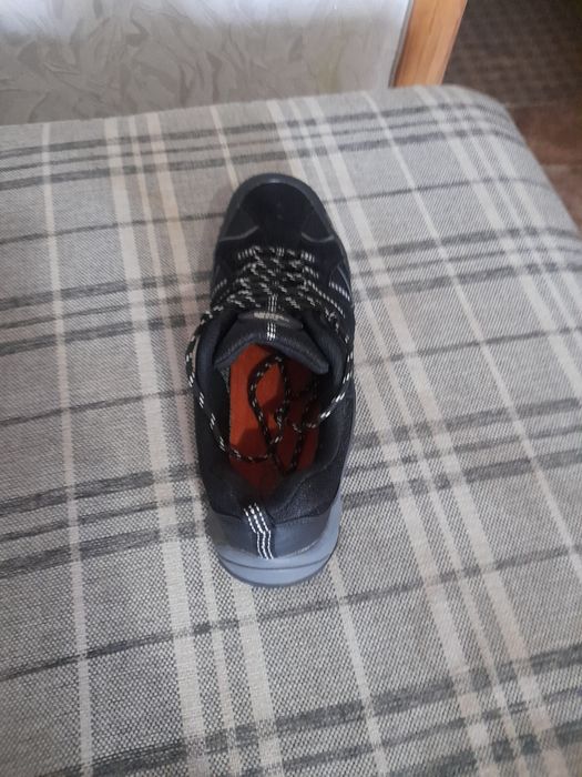 Продам зимние кроссовки