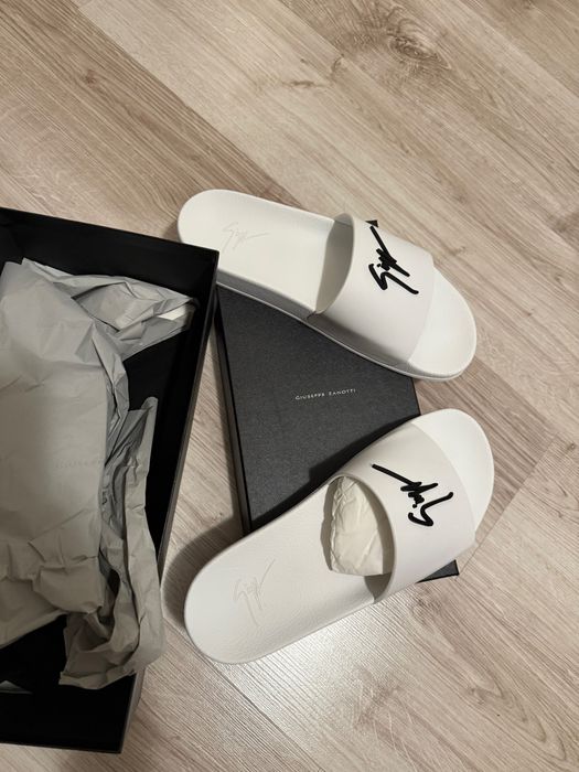 Чехли - Giuseppe Zanotti 44 номер