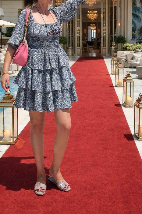 лятна къса дамска рокля с воали и дълъг ръкав тъмно синя с цветя