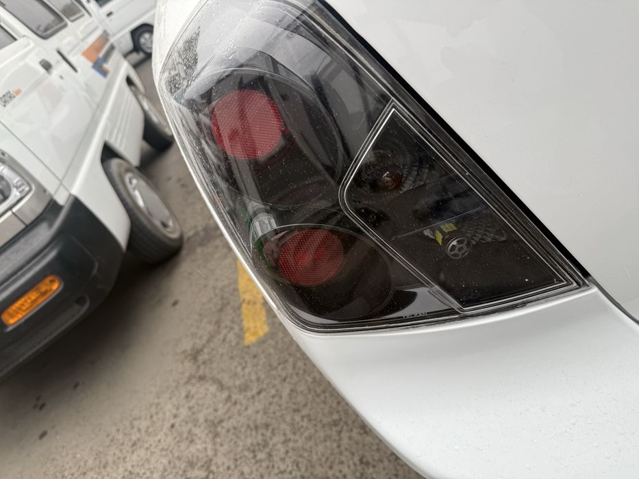 Optra mednayt qora va qizil rangi bor