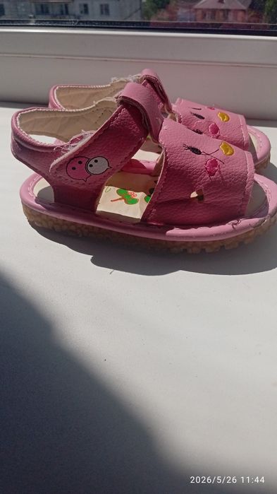 Продам летние сандали. Размер 19. Цена-3000.