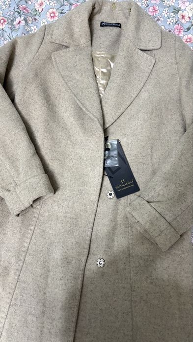 Пальто бежевый цвет