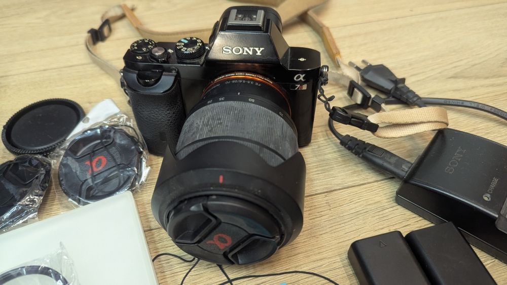 Sony A7R фотоапарат + обектив 28-70(FE 3,5-5,6) + подаръци