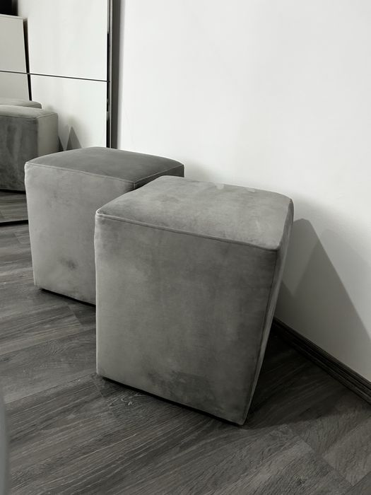 Vand 2 tabureti noi catifea