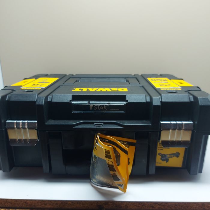 Нови куфари Dewalt TSTAK 2