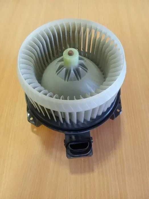 Продам мотор печки на Тойота Королла