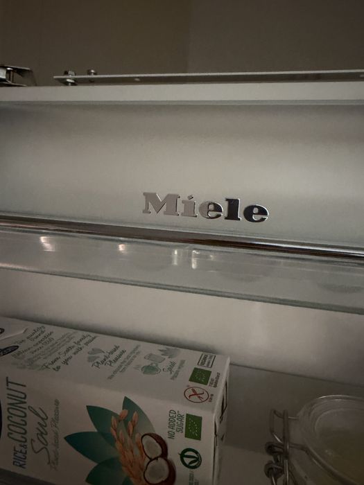 Хладилник за вграждане Миеле Miele
