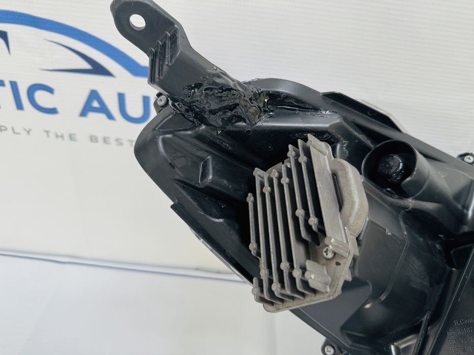 Far stanga Led Toyota Corolla Cross dupa 2021