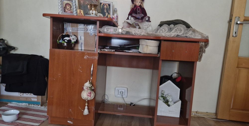 Birou copii cu sertar  suport tastatura si spatii de depozitare