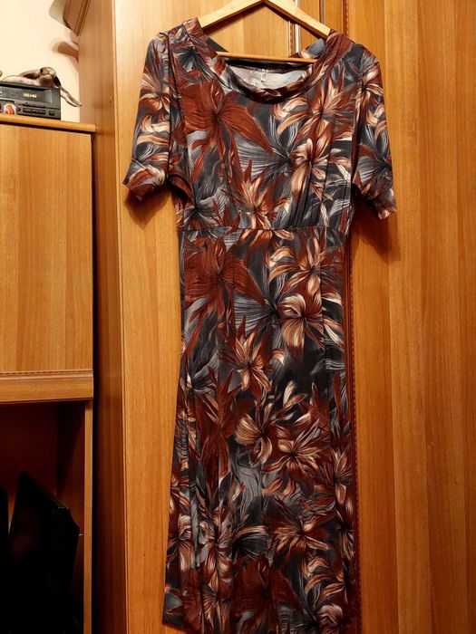 Продавам    голям размер дамски рокли