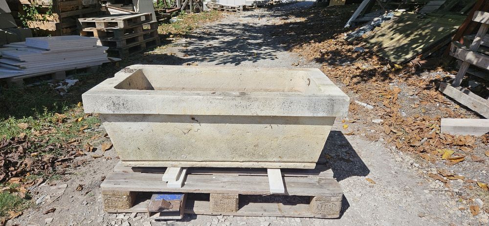 Каменно корито за чешма