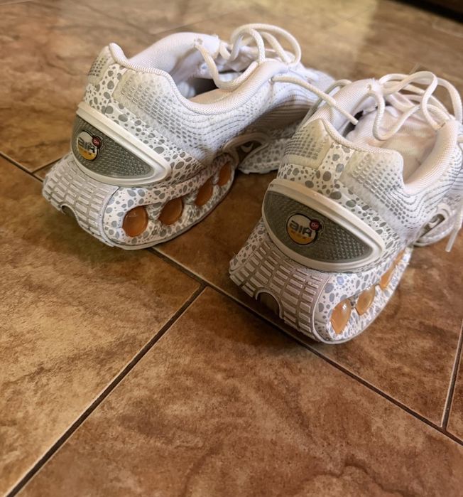 Бели Nike AIR MAX DN
