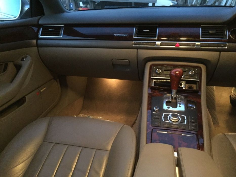 Ауди А8 д3 4.2 на части