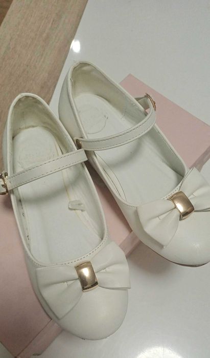 Детски официални кожени обувки с панделки, размер 31