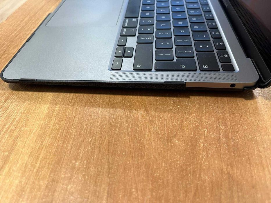 Husa Spigen Urban Fit pentru MacBook Air 13" 2020 M1