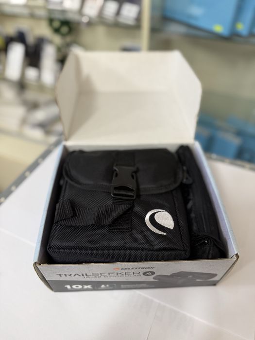 Binoclu Trailseeker Celestron 10x42 Binocular - Waterproof -