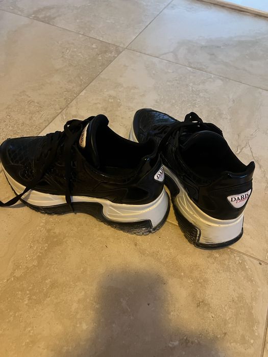 Санадали и маратонки от естествена кожа