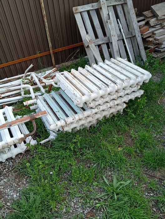 Продам чугунные батареи б у.