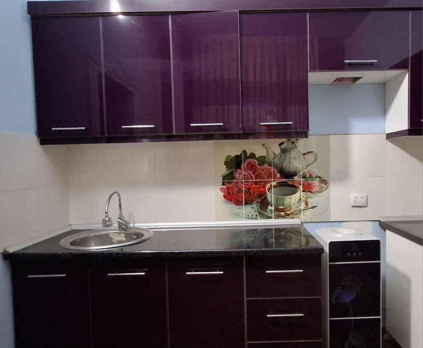 Тайёр кухонний гарнитур сотилади