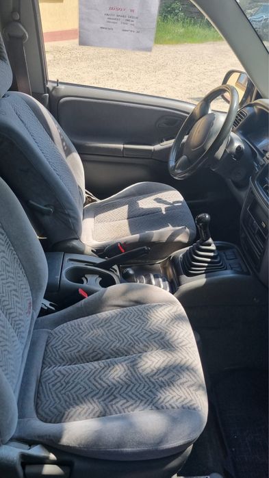 Suzuki Grand Vitara 1.6 Benzină – 2001 – 3999 € negociabil